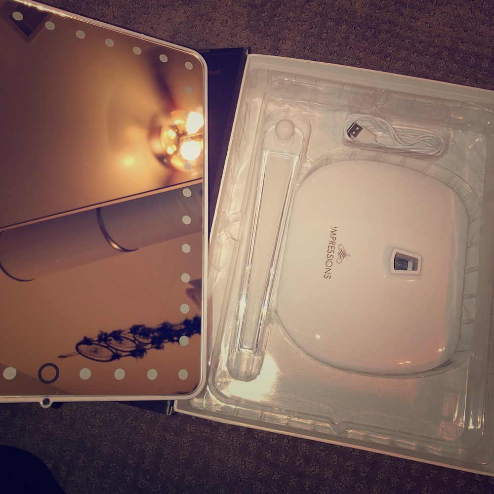 Impressions Mirror with Led & Speaker